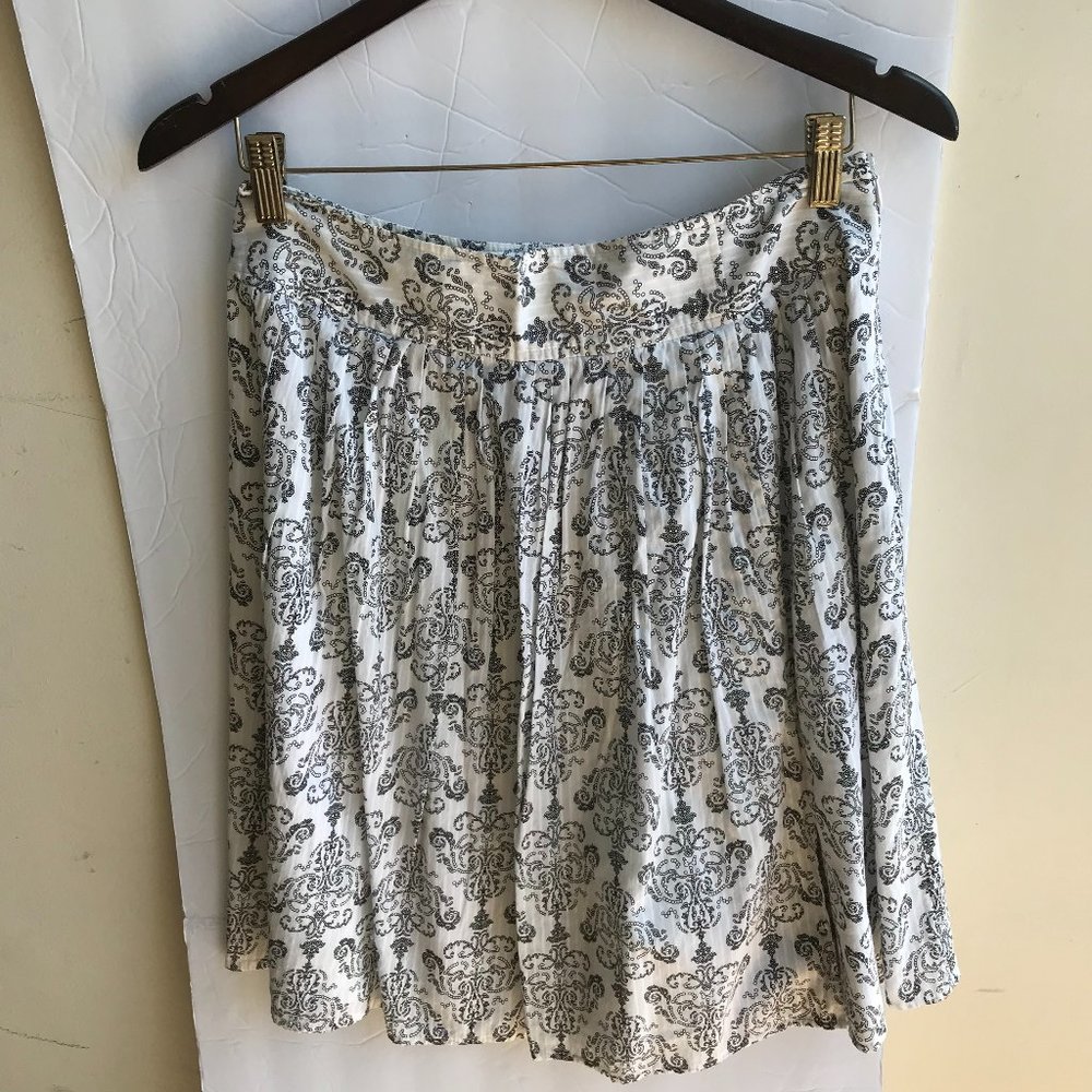 Ann Taylor Loft Pleated  Black & White Print Skirt Size 6